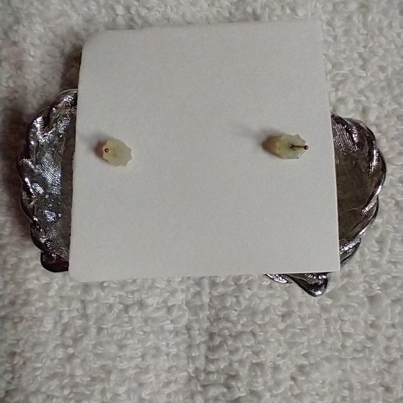 Silvertone heart post earrings - Picture 2 of 3